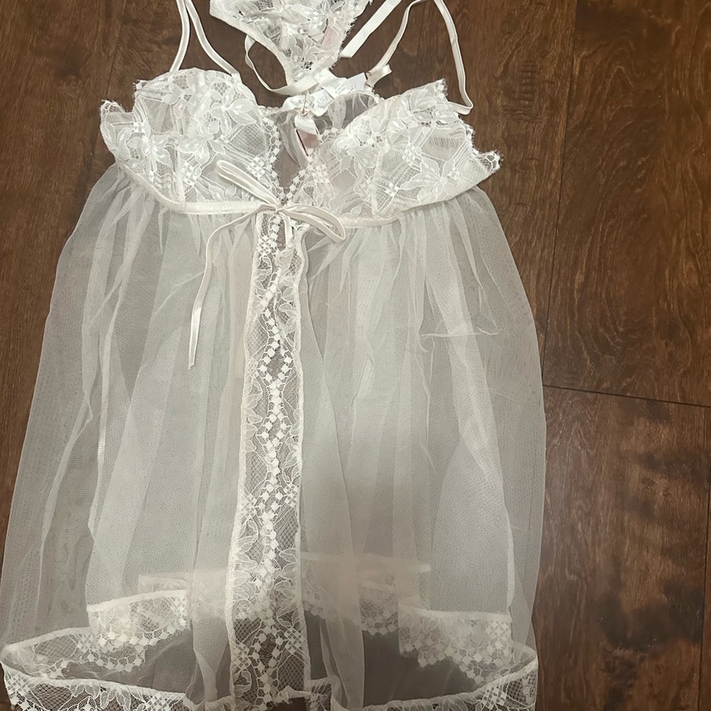 Victoria’s Secret Ivory Lace Lingerie Set Size XL